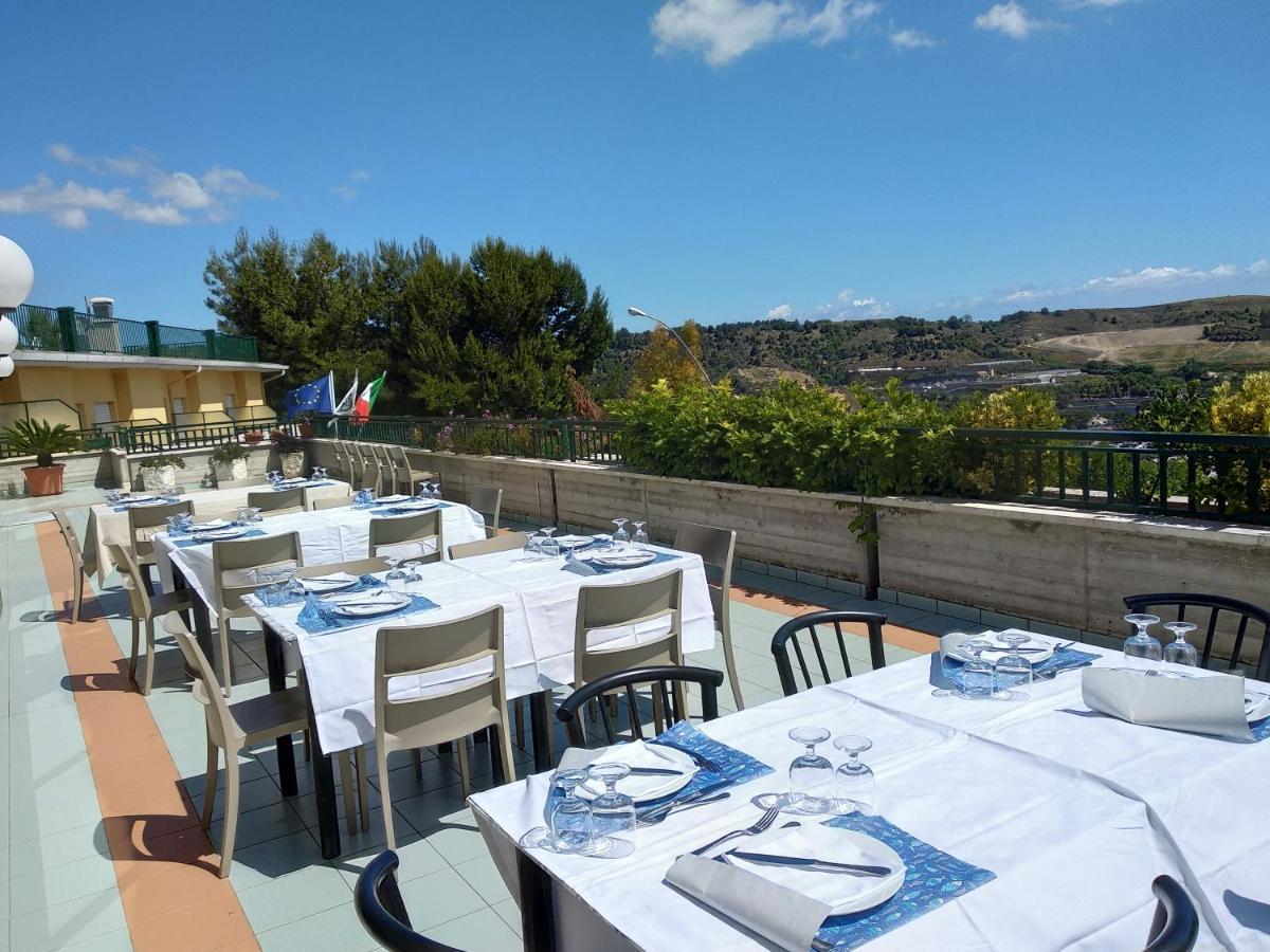 Hotel Ristorante Il Grillo アックアヴィーヴァ・ピチェーナ エクステリア 写真
