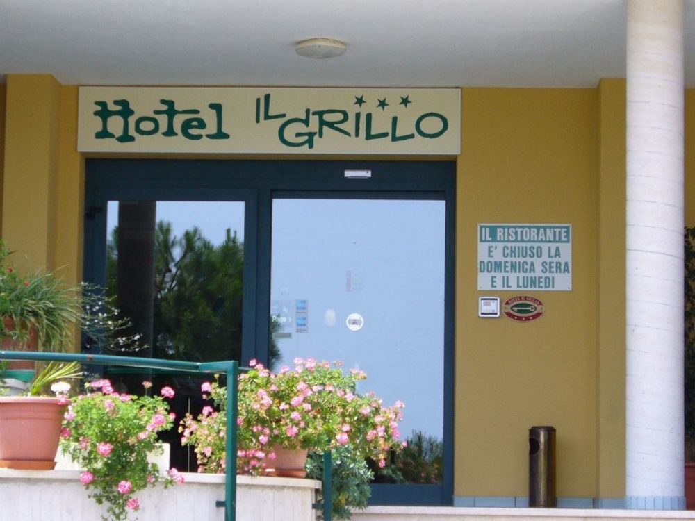 Hotel Ristorante Il Grillo アックアヴィーヴァ・ピチェーナ エクステリア 写真