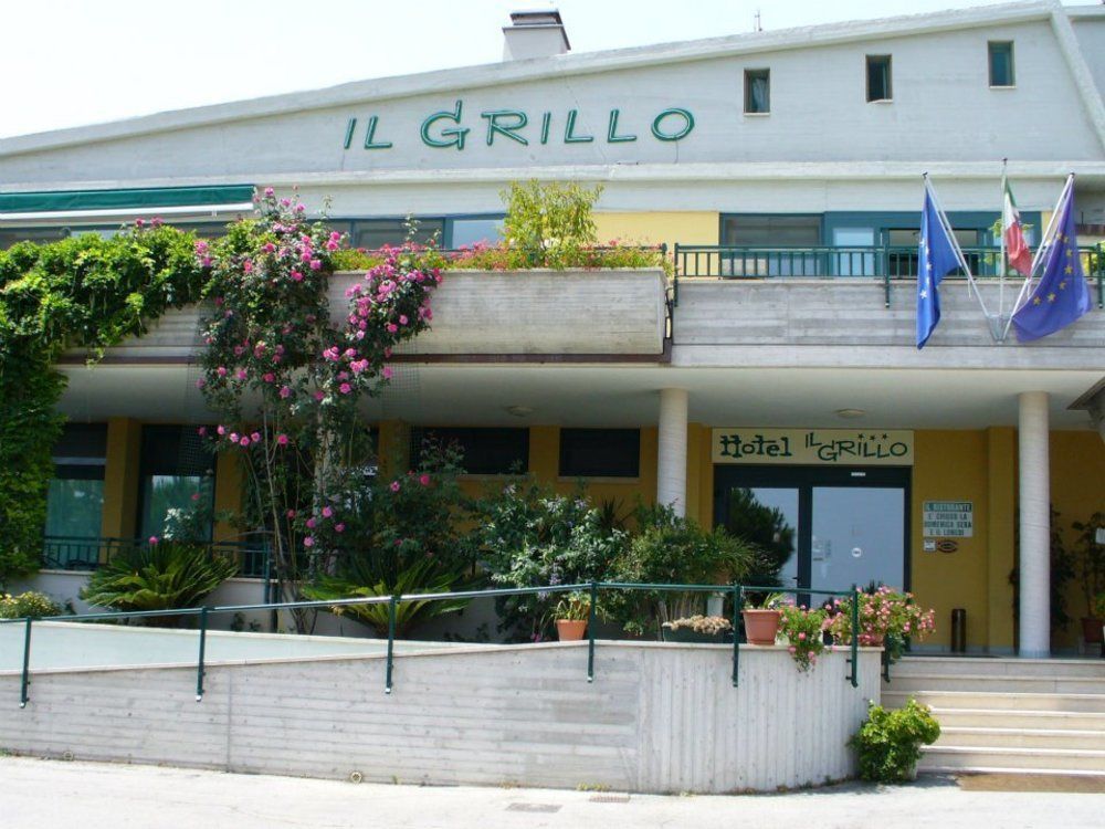 Hotel Ristorante Il Grillo アックアヴィーヴァ・ピチェーナ エクステリア 写真